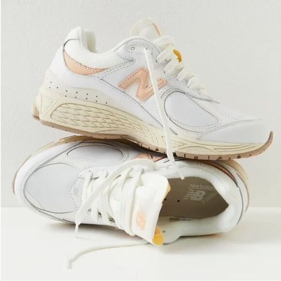 New Balance 2002r Hiking Trainers US 8.5 - Picture 1 of 5